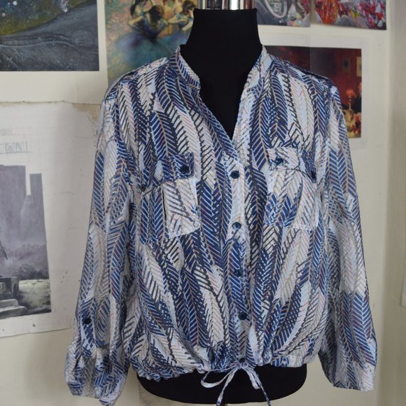 LARK LANE sheer lightweight blue pattern button-up - Picture 5 of 9
